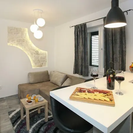 Luigi Apartman *